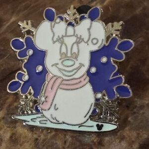 Disney Pin - Hidden Mickey 2 of 6 Winter Collector Disney Trading Pin